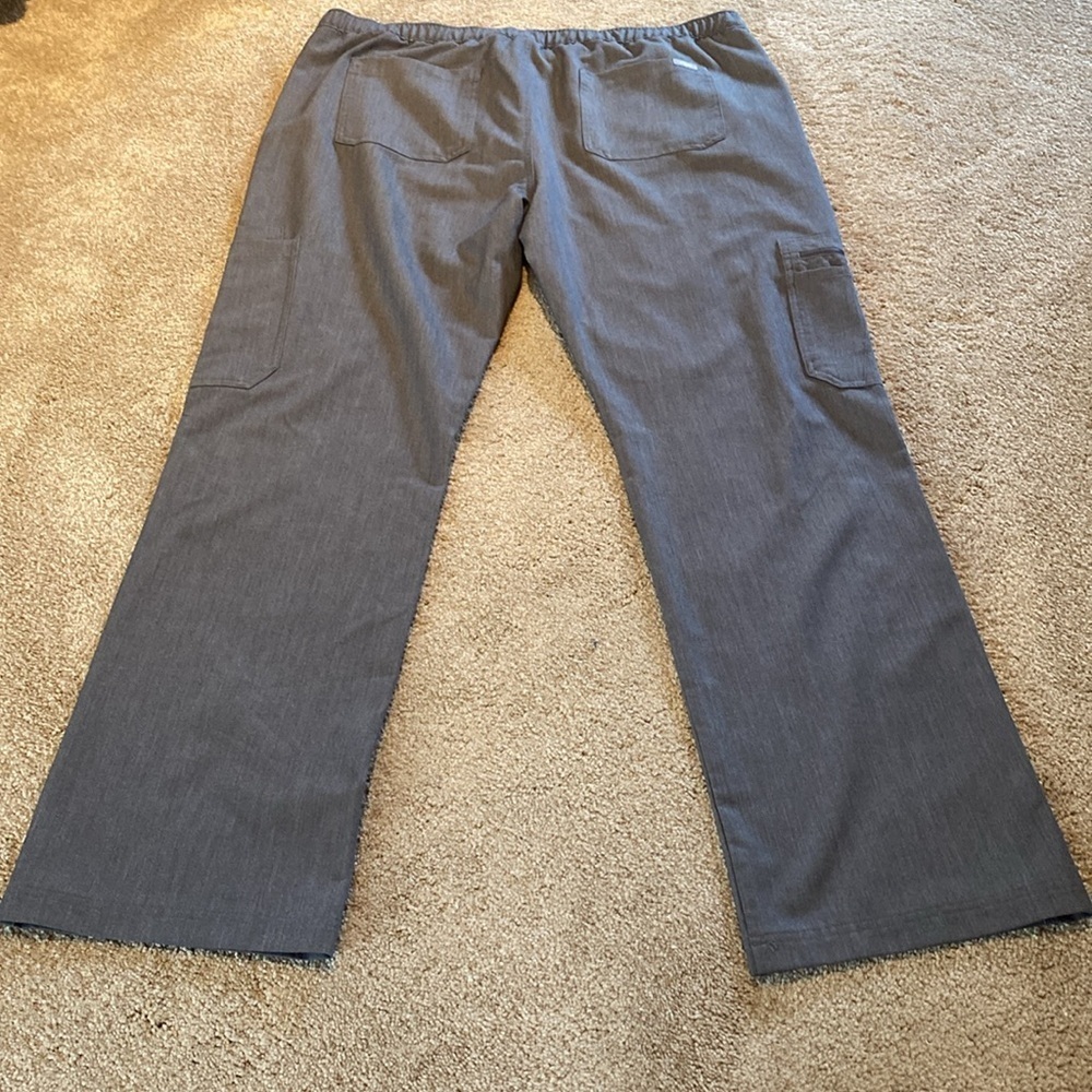 FIGS Technical Collection Cairo Scrub Pants & Chisec 3 Pocket V Top Graphite XXL - Picture 14 of 14
